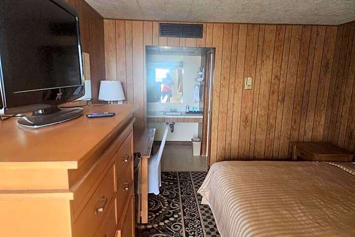 First Inn by OYO Quinter Hwy 70
