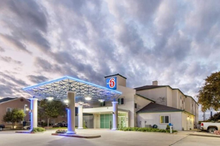 Hotel 6 of 41