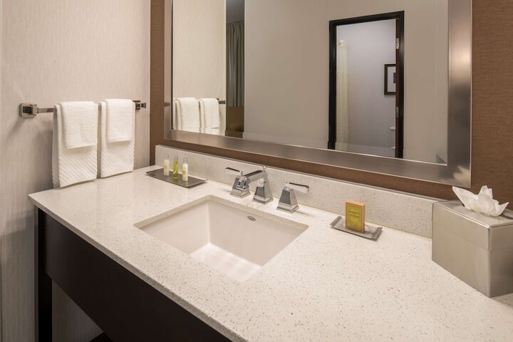 DoubleTree by Hilton Hotel Vancouver