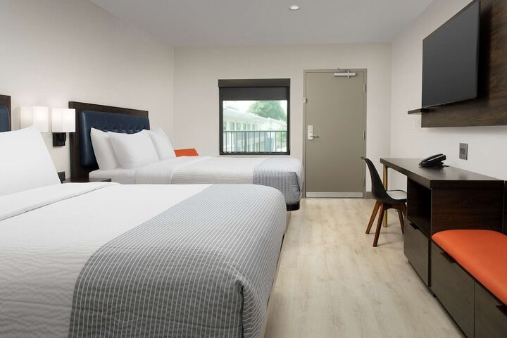 Room 17 of 28