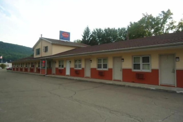Relax Inn Elmira