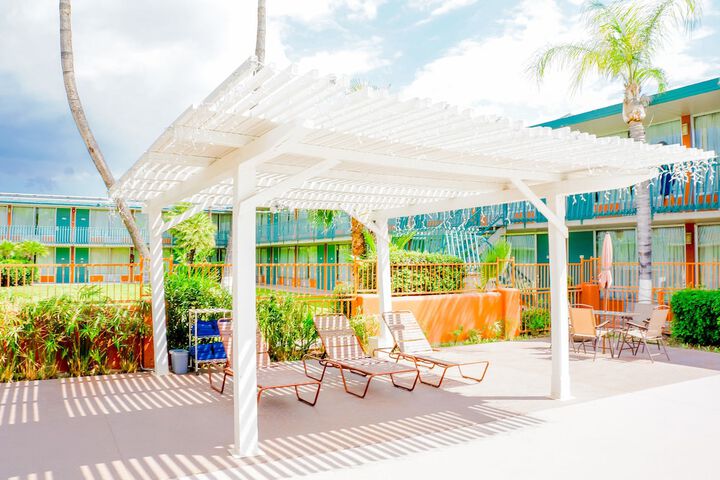 Sundeck 24 of 33