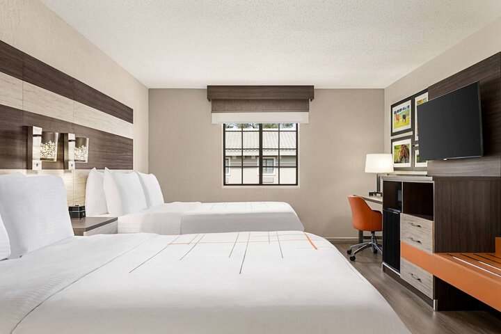 Room 6 of 32