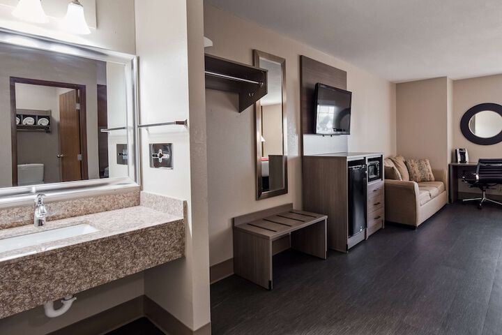 SureStay Plus Hotel by Best Western Kearney Liberty North