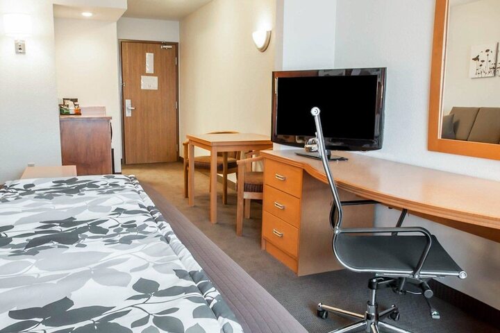 Room 32 of 43