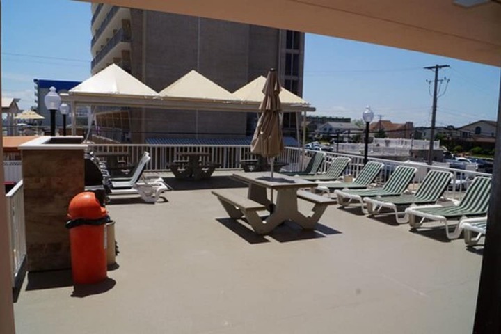 Sundeck 52 of 56