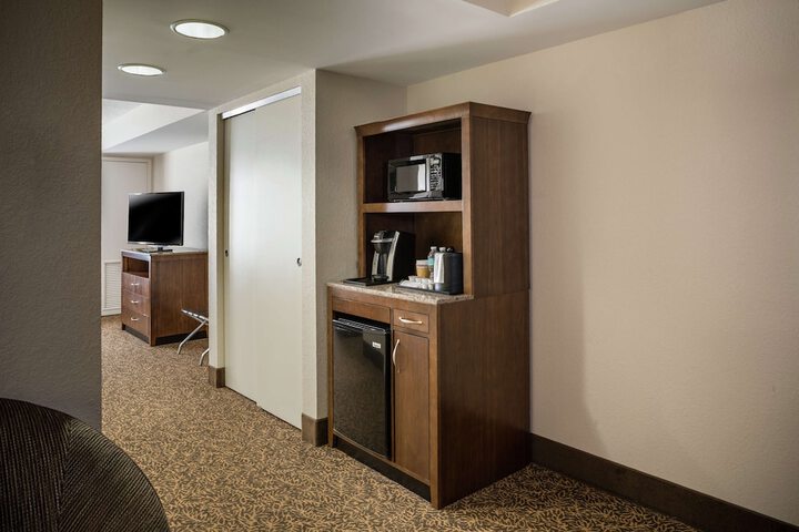 Room 21 of 38