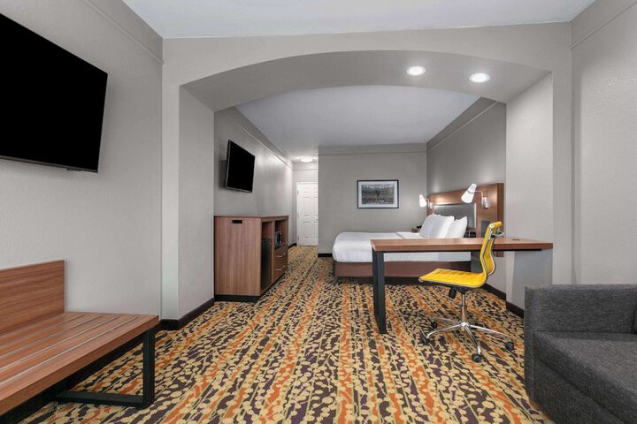La Quinta Inn & Suites by Wyndham Belton - Temple South