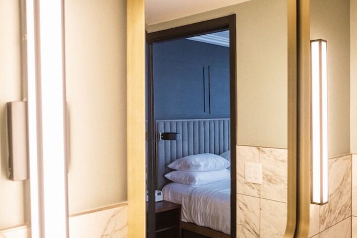 Room 12 of 108