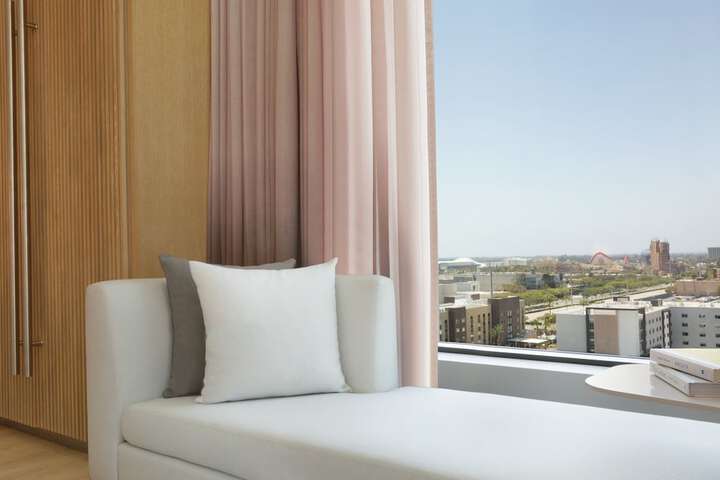 The Viv Hotel Anaheim, a Tribute Portfolio Hotel