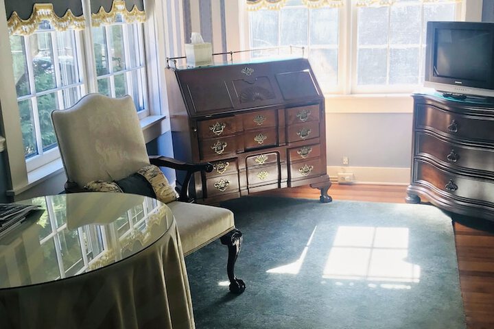 Albemarle Inn