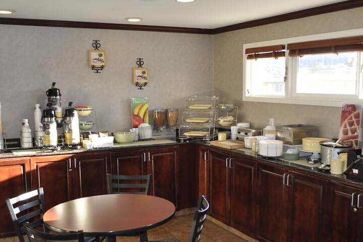 Breakfast/Coffee Service 40 of 47