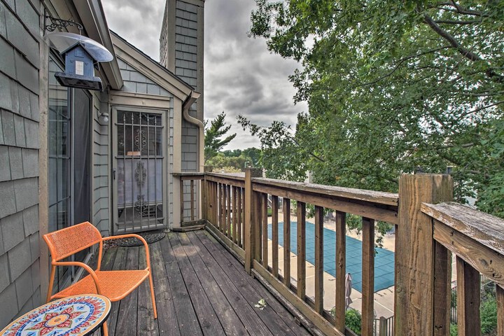 Shawnee Condo 10 Mi to Downtown Kansas City!