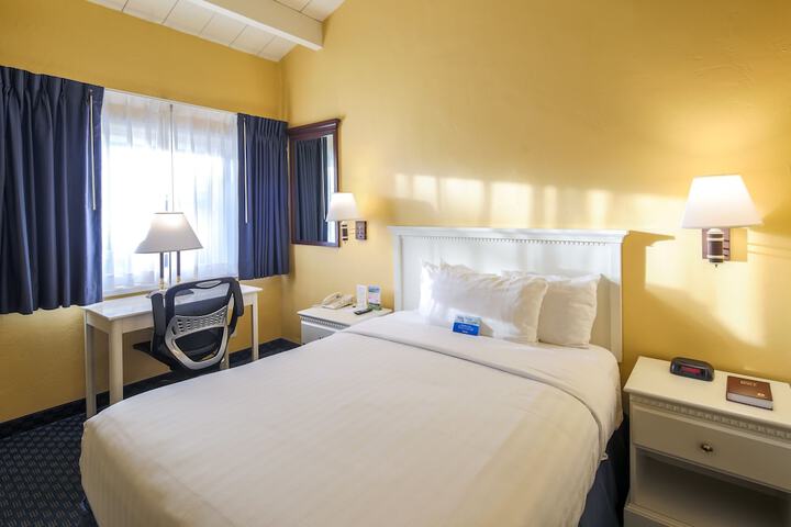 Room 17 of 38