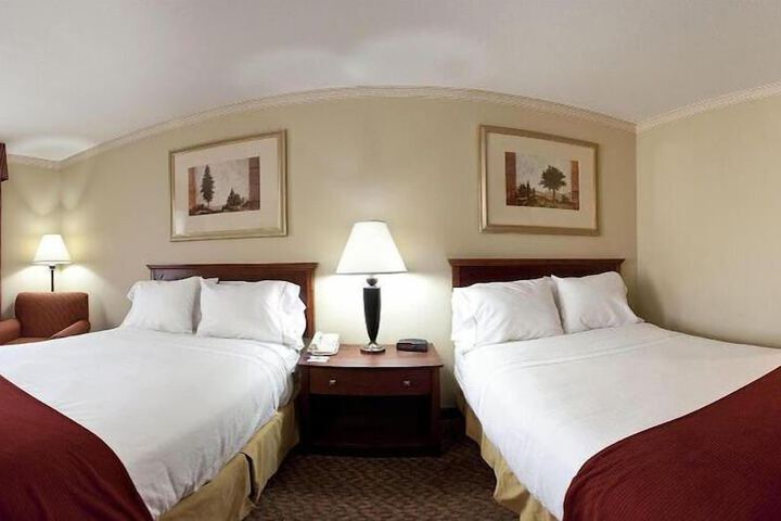 Room 10 of 37