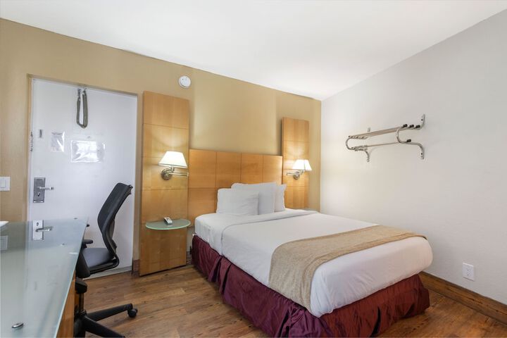 Room 30 of 47