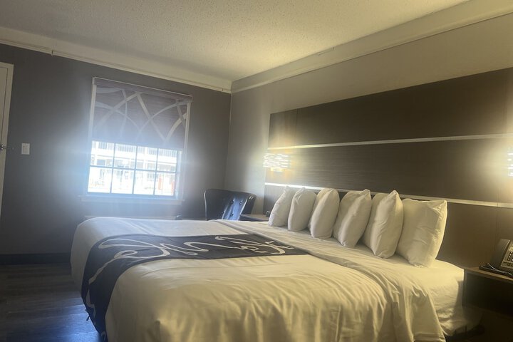 Room 13 of 28