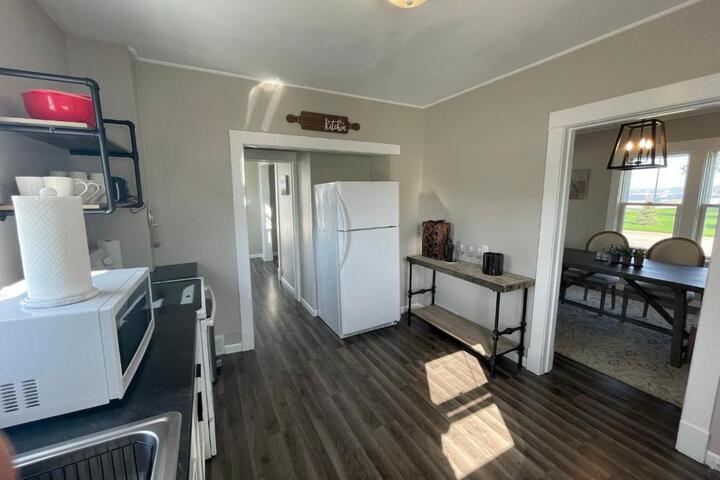3 Bedroom House with Lake Pepin views with access to shared pool
