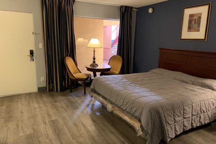 Room 15 of 32