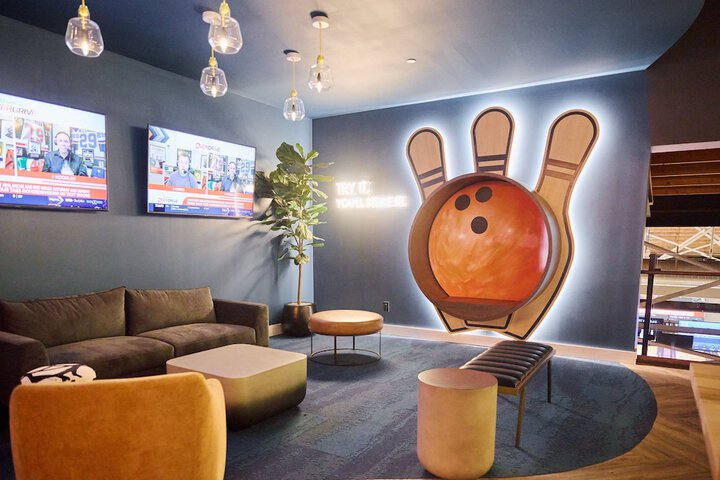 Lounge 73 of 90