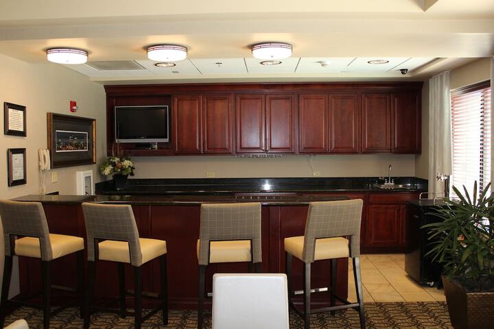 Lounge 39 of 42