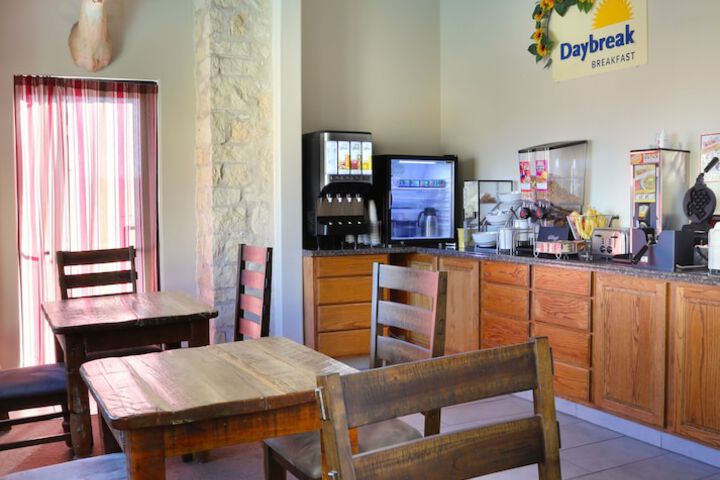 Days Inn & Suites by Wyndham Llano