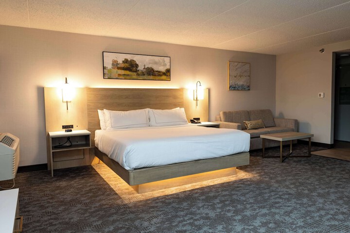 Room 16 of 38