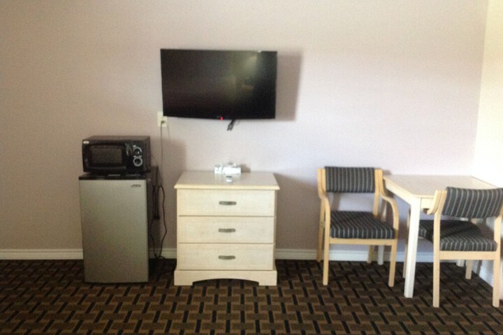 Room 10 of 18