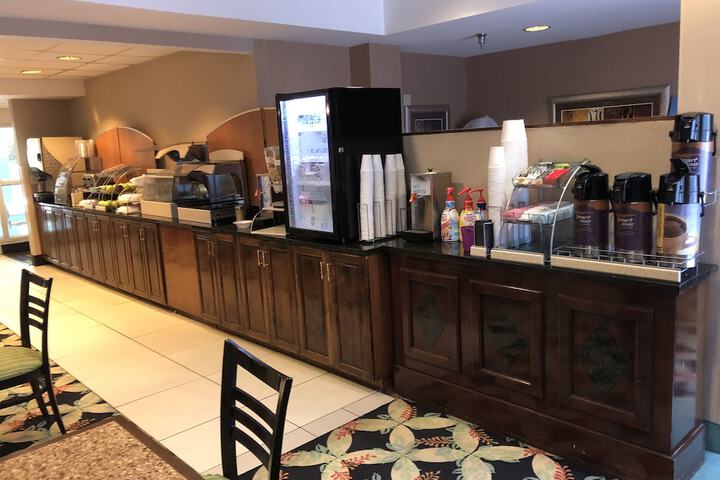 Breakfast/Coffee Service 22 of 31