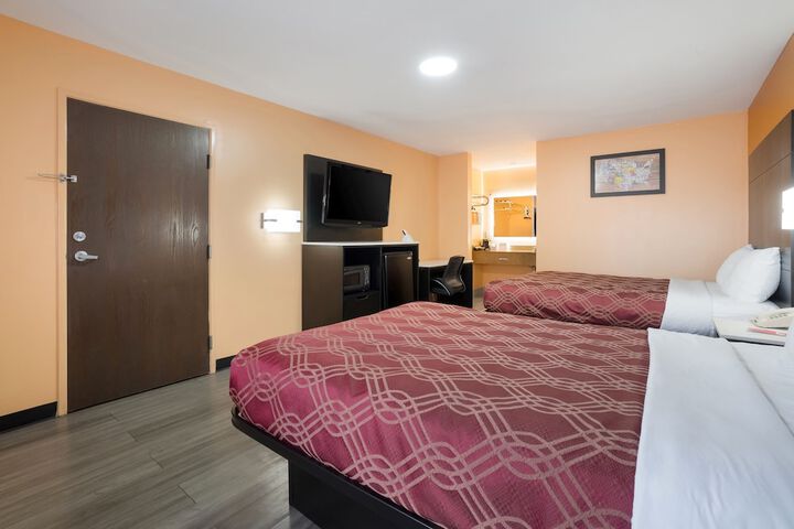 Room 7 of 16