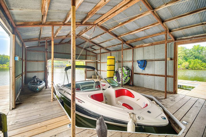 On-site Lake Access: Pet-friendly Vinita Home