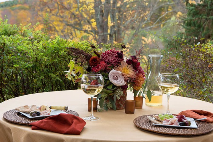 Dining 78 of 100