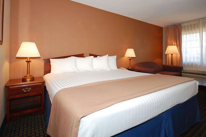 Magnuson Hotel Red Baron