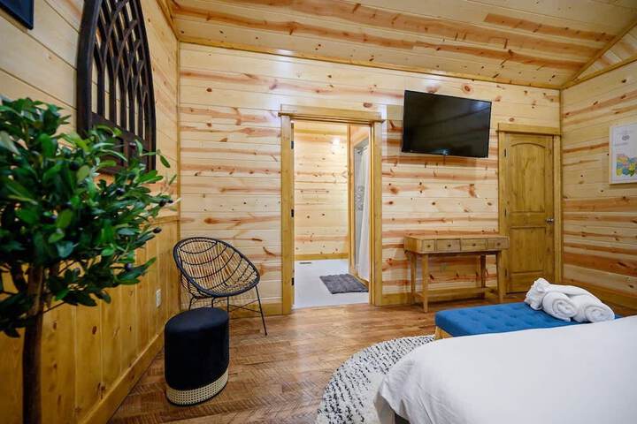Massive Hochatown Lodge w spa Basketball More