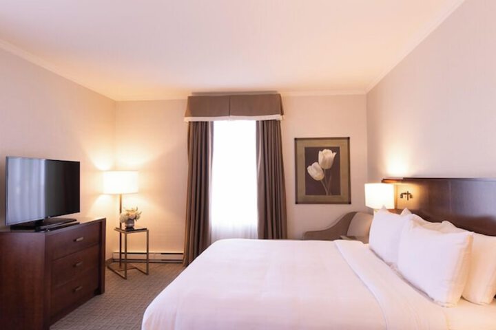Lord Elgin Hotel