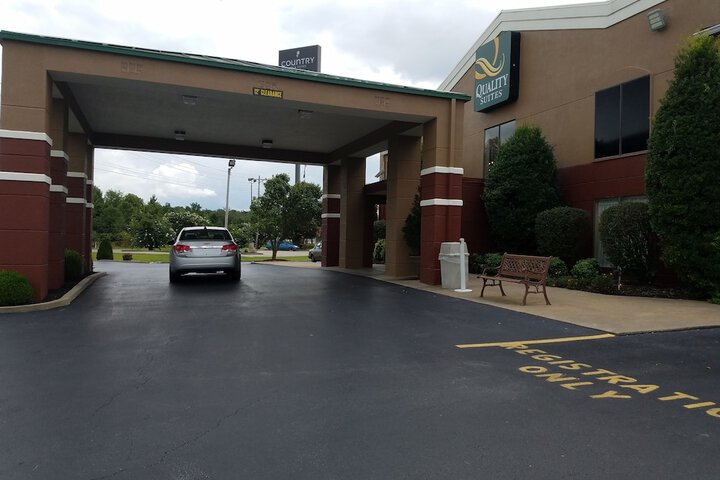Quality Suites Paducah I-24