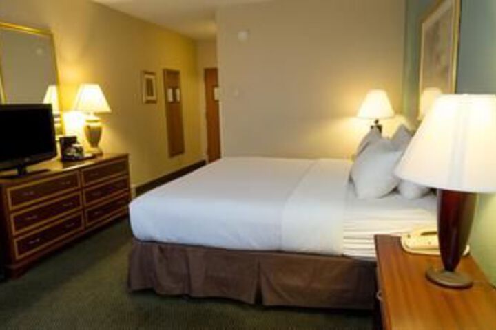 Ramada Plaza Rochester Airport