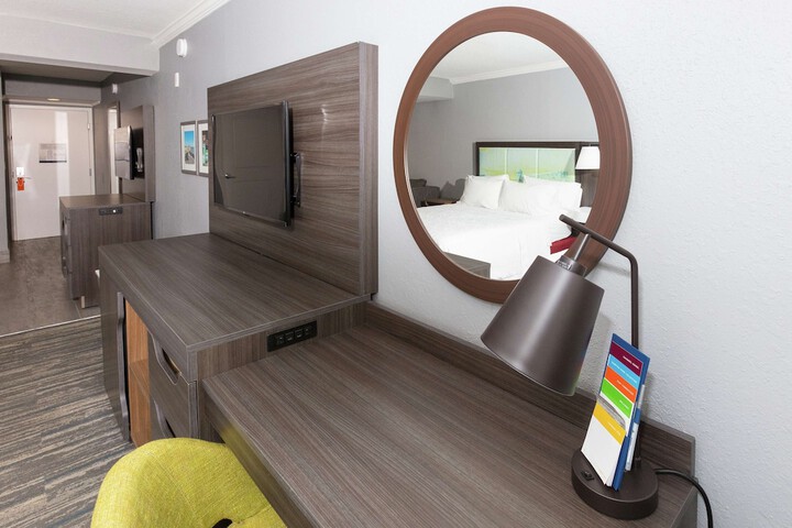 Room 35 of 47