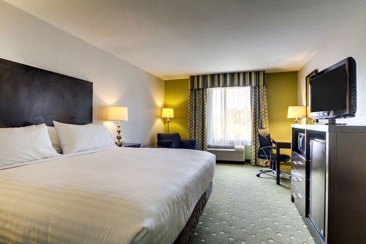 Room 32 of 80