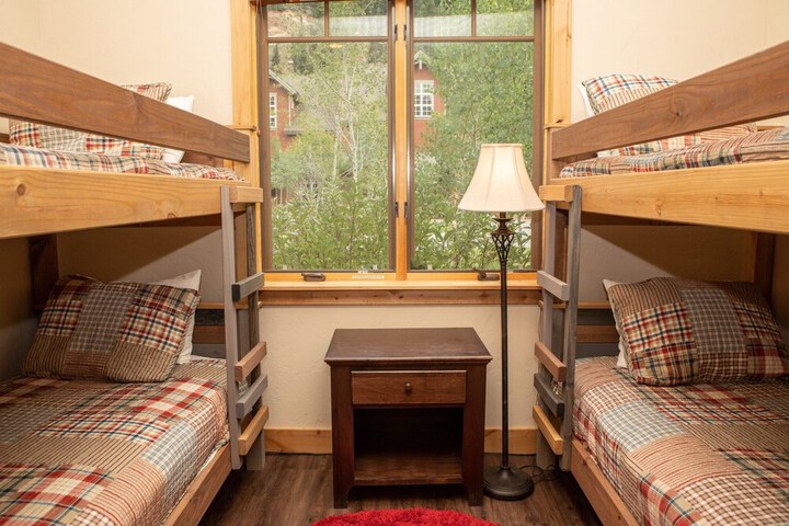 Room 32 of 41