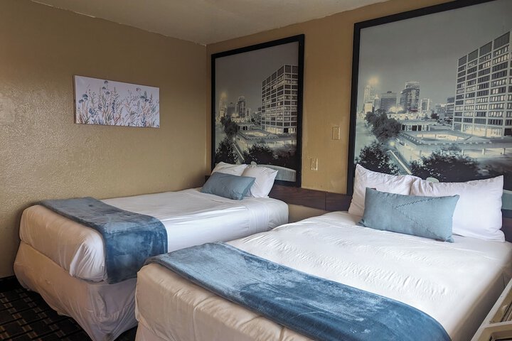 Room 12 of 25