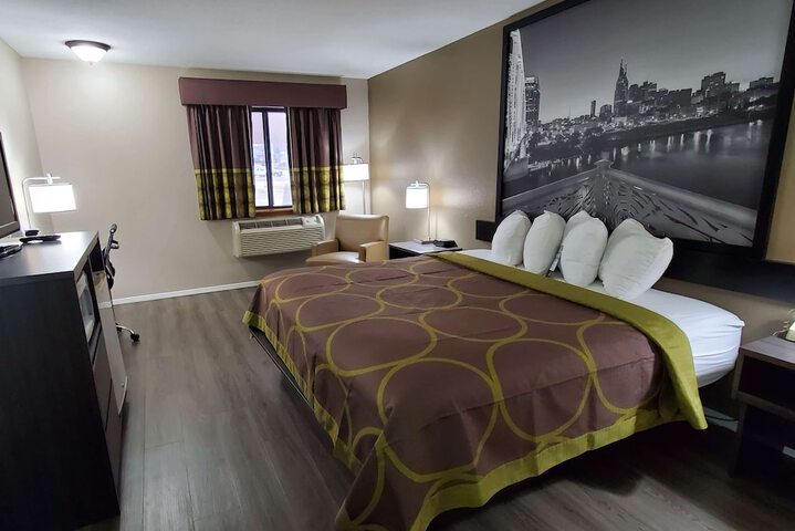 Room 13 of 34