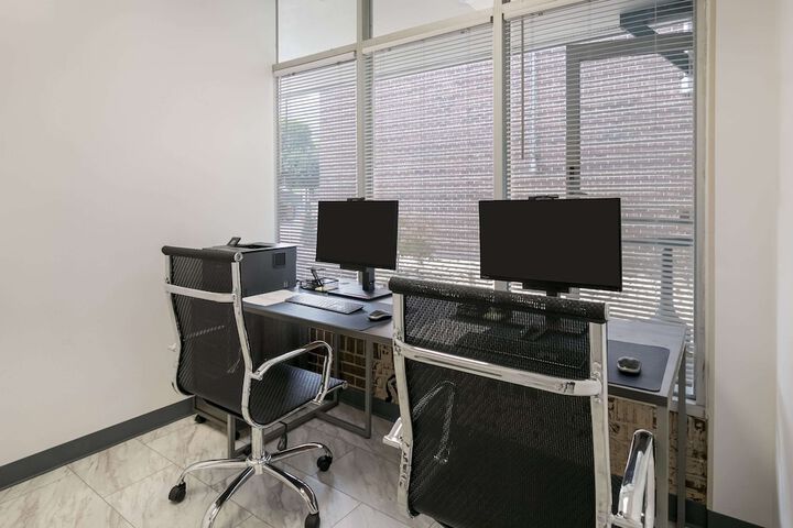 Business Center 33 of 34