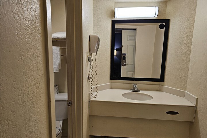 Room 73 of 86