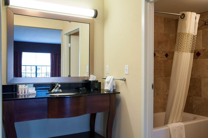 Hampton Inn & Suites Watertown