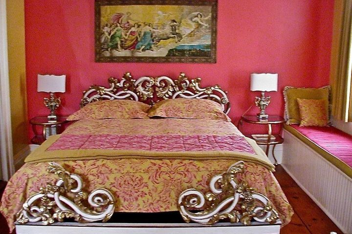Room 16 of 37