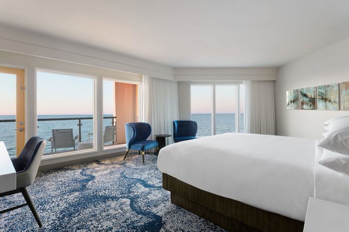 Delta Hotels by Marriott Virginia Beach Waterfront Suites
