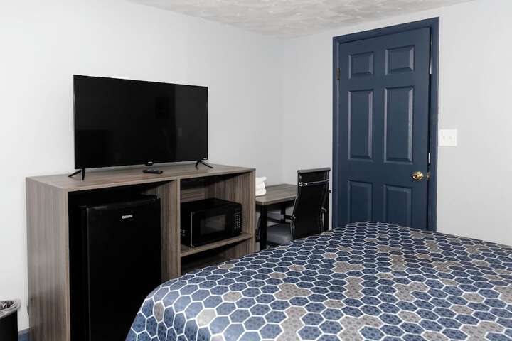 Hillsboro Inn & Suites