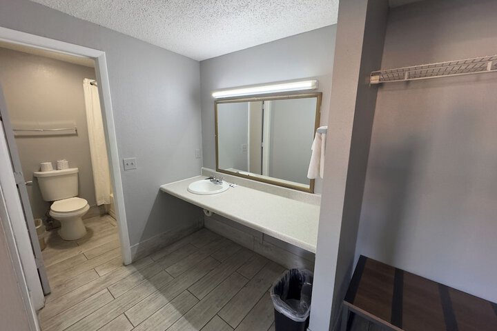 Economy Inn