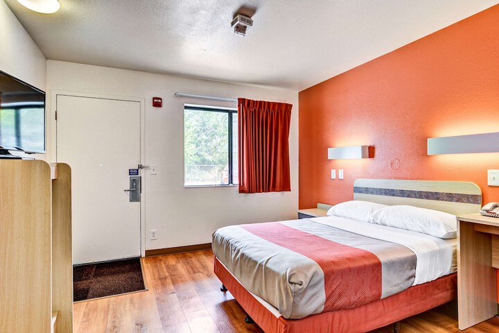 Room 30 of 33